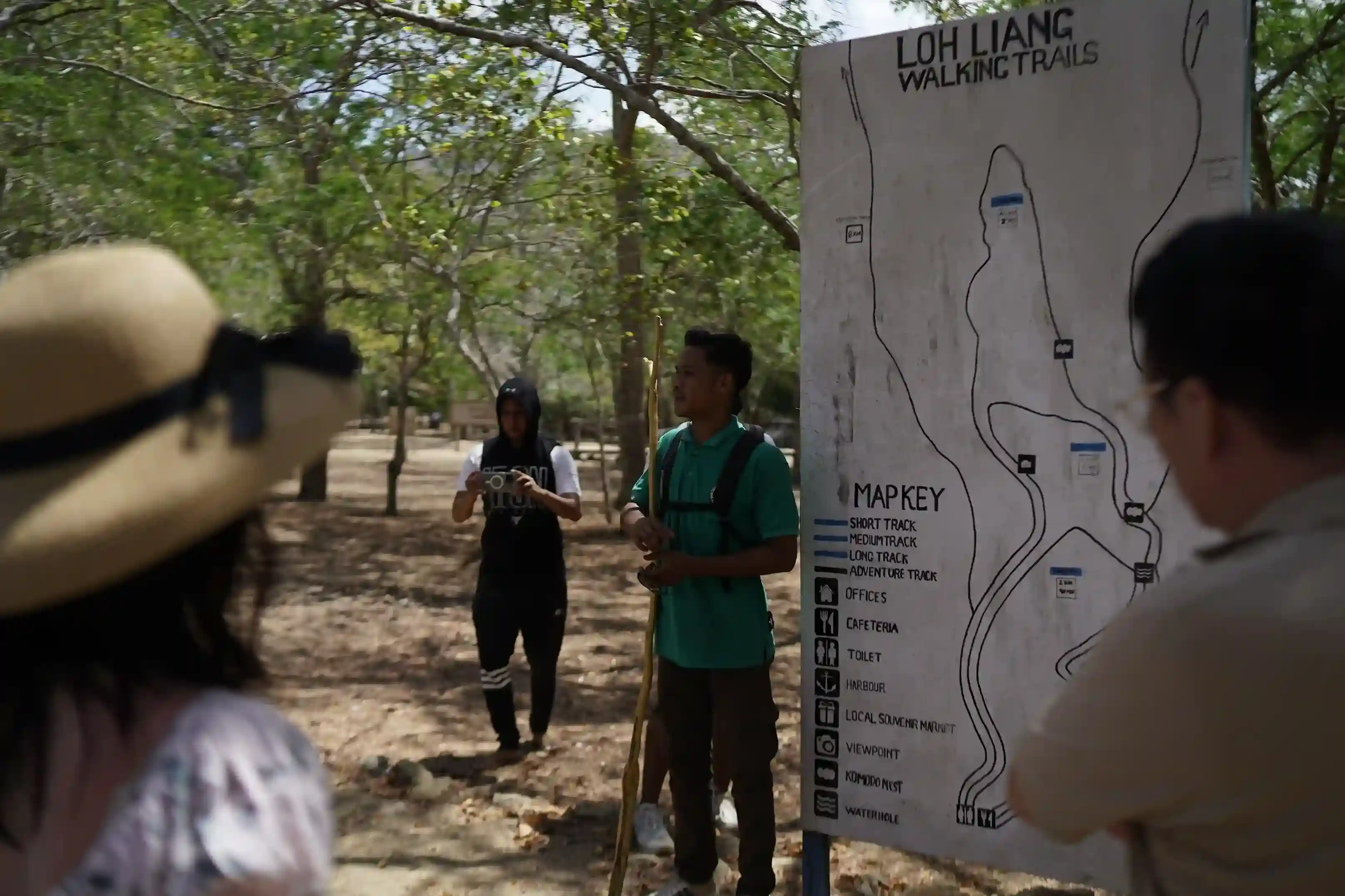 Facilities at Loh Buaya: Toilets, Shade, Water & Shops